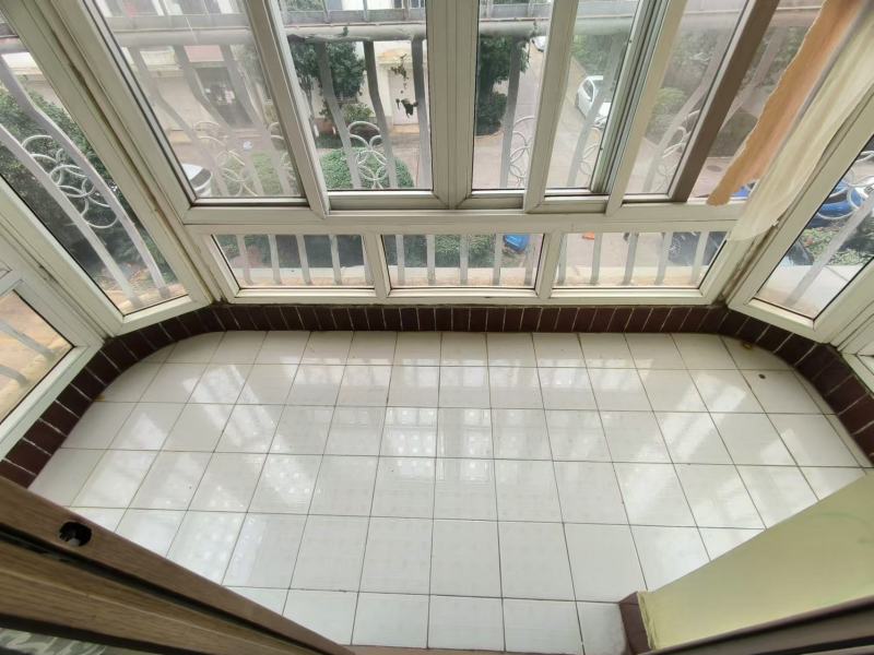 5室2廳3陽臺 金星小區(qū)陽臺