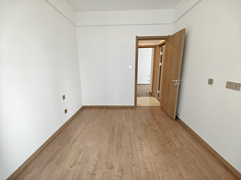 3室2廳2陽(yáng)臺(tái) 大華公園天下東湖苑臥室