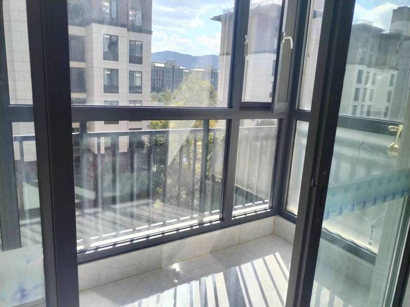 4室2廳1陽(yáng)臺(tái) 華夏四季A1地塊（回遷房）陽(yáng)臺(tái)