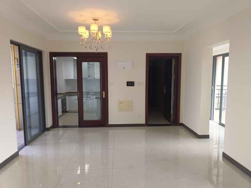 4室2廳2陽(yáng)臺(tái) 恒大云報(bào)華府餐廳