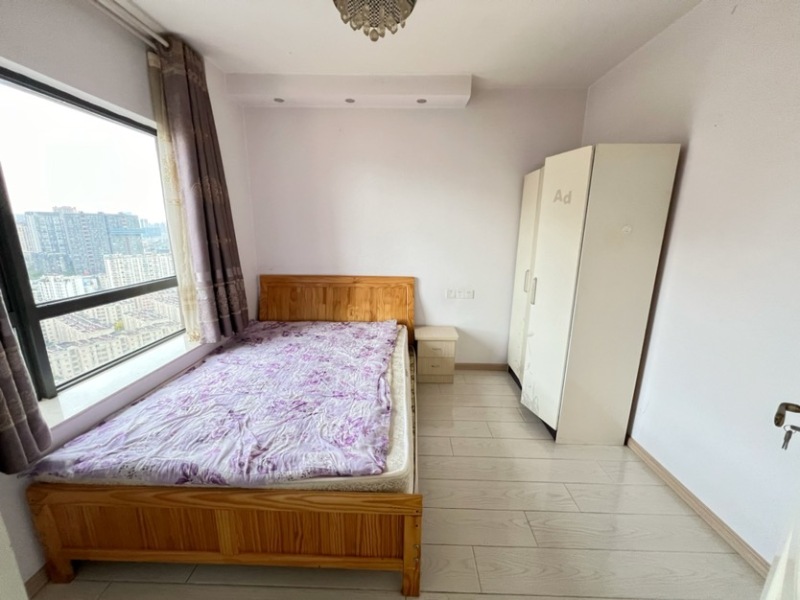 3室2廳1陽臺(tái) 葡萄街區(qū)天宇花園臥室