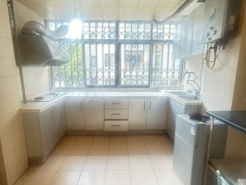 4室2廳1陽臺 白馬小區(qū)廚房