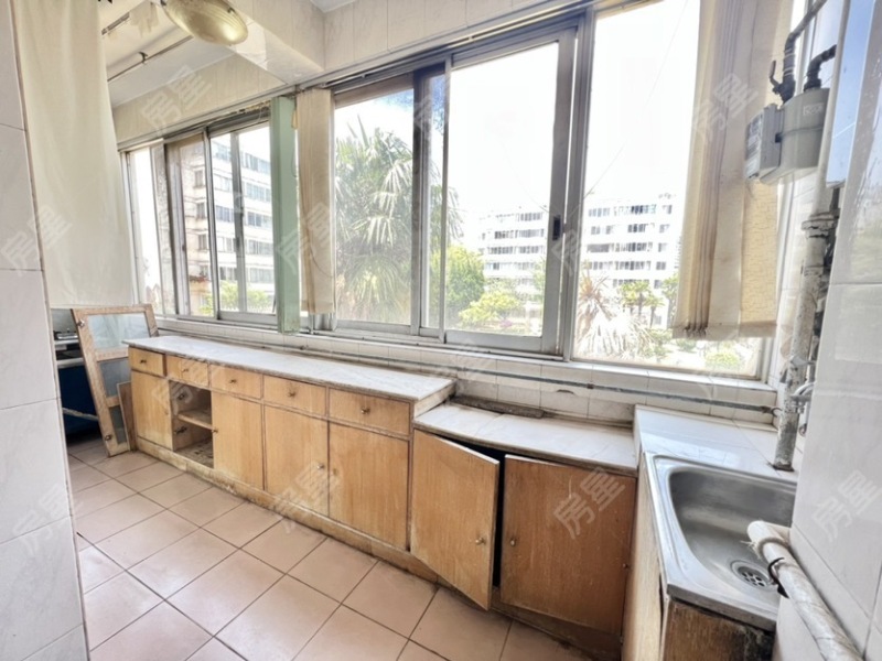 4室2廳2陽(yáng)臺(tái) 云山小區(qū)廚房