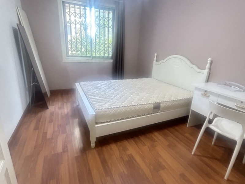 4室2廳1陽臺 白馬小區(qū)臥室