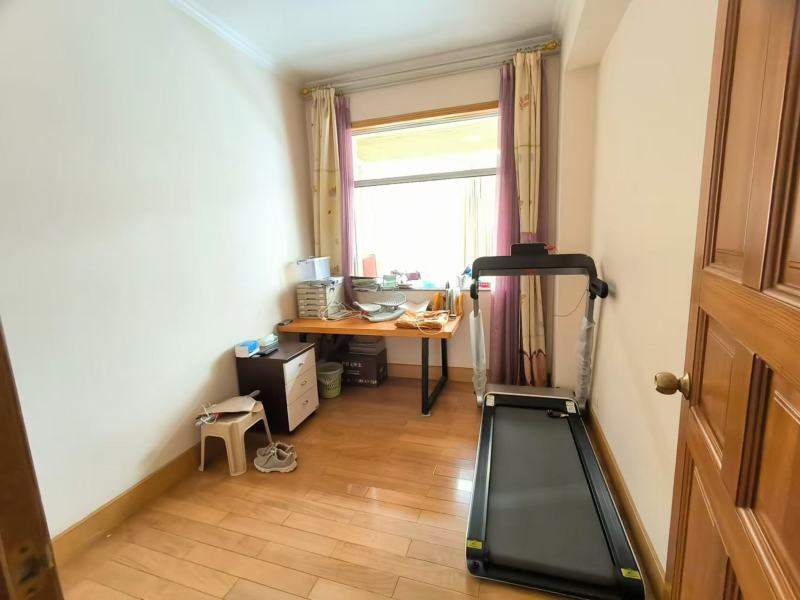 5室2廳3陽臺 金星小區(qū)臥室