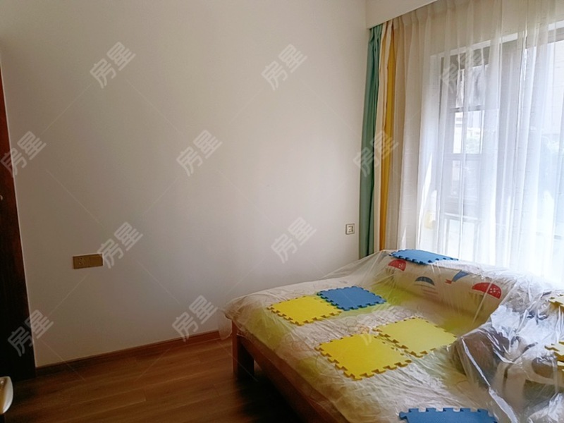 4室2廳1陽(yáng)臺(tái) 俊發(fā)城茉莉苑臥室