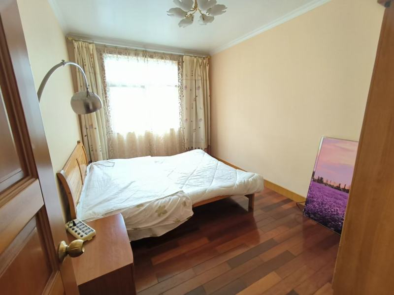 5室2廳3陽臺 金星小區(qū)臥室