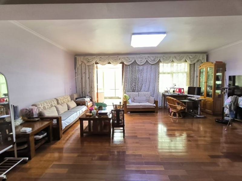 5室2廳3陽臺 金星小區(qū)客廳