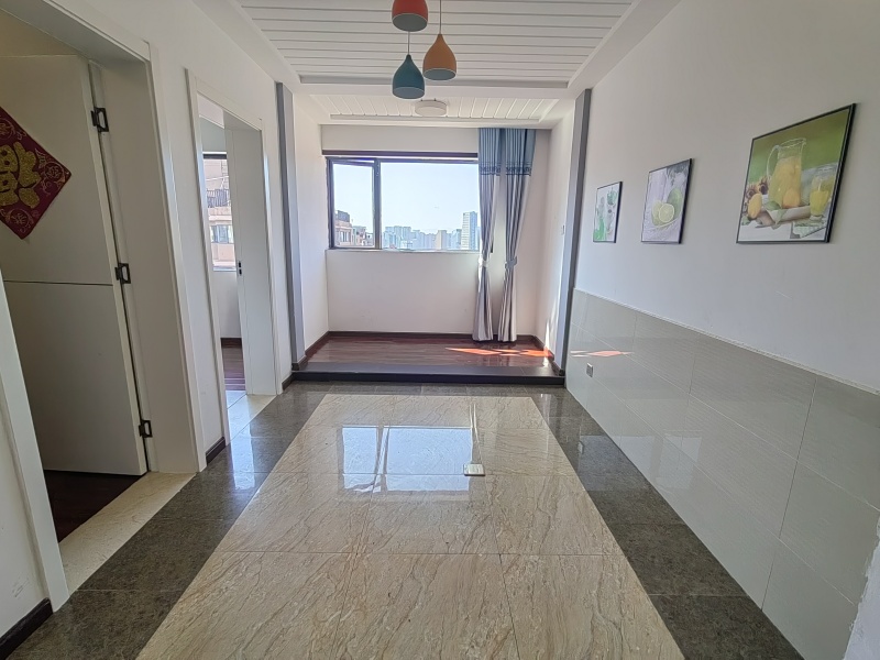 2室2廳1陽臺(tái) 南亞未來城餐廳