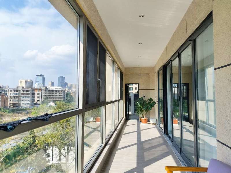 5室2廳2陽臺 俊發(fā)逸天峰陽臺