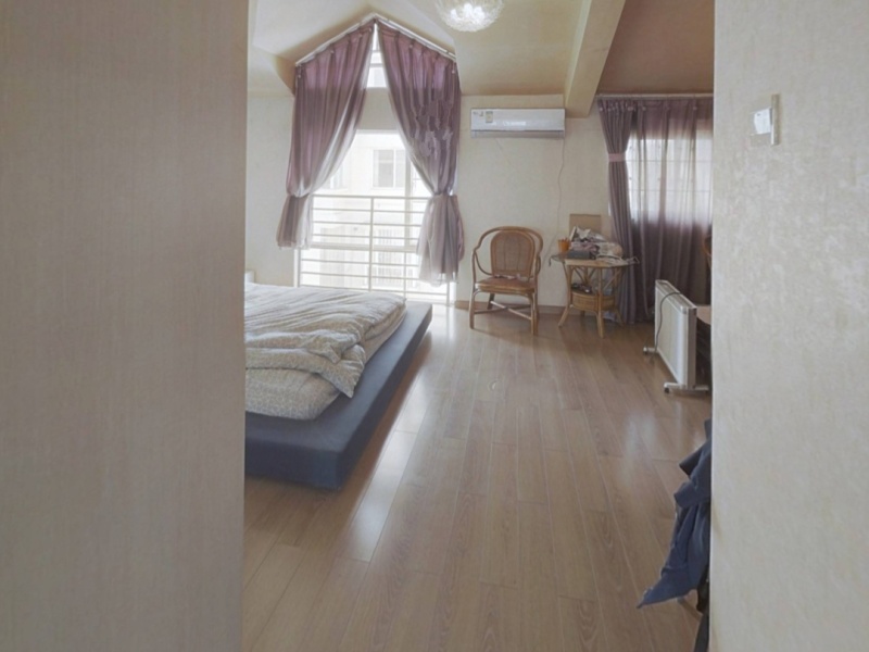 5室2廳2陽臺(tái) 林泉智苑別墅臥室