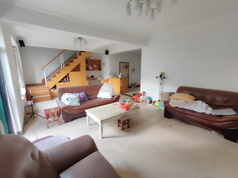 4室2廳2陽(yáng)臺(tái) 江東花城客廳