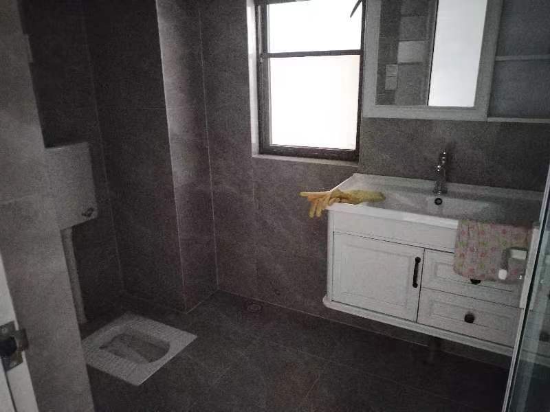 4室2廳1陽(yáng)臺(tái) 華夏四季A1地塊（回遷房）衛(wèi)生間