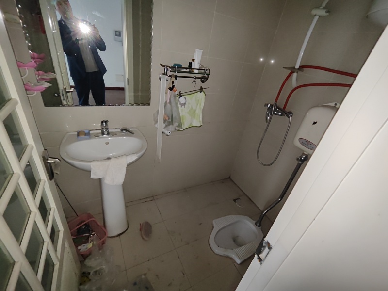 4室2廳2陽(yáng)臺(tái) 江東花城衛(wèi)生間