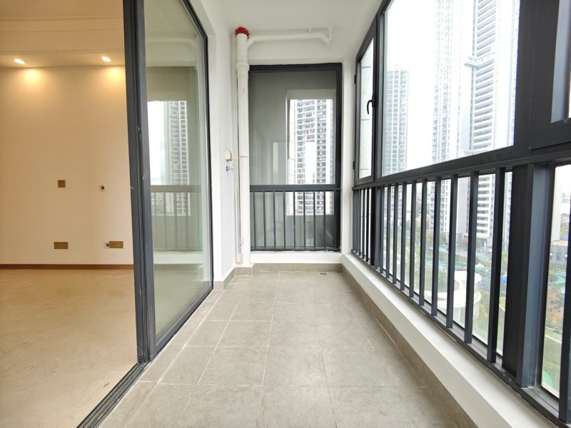 3室2廳2陽(yáng)臺(tái) 大華公園天下東湖苑陽(yáng)臺(tái)