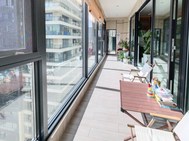 5室2廳2陽(yáng)臺(tái) 俊發(fā)逸天峰陽(yáng)臺(tái)