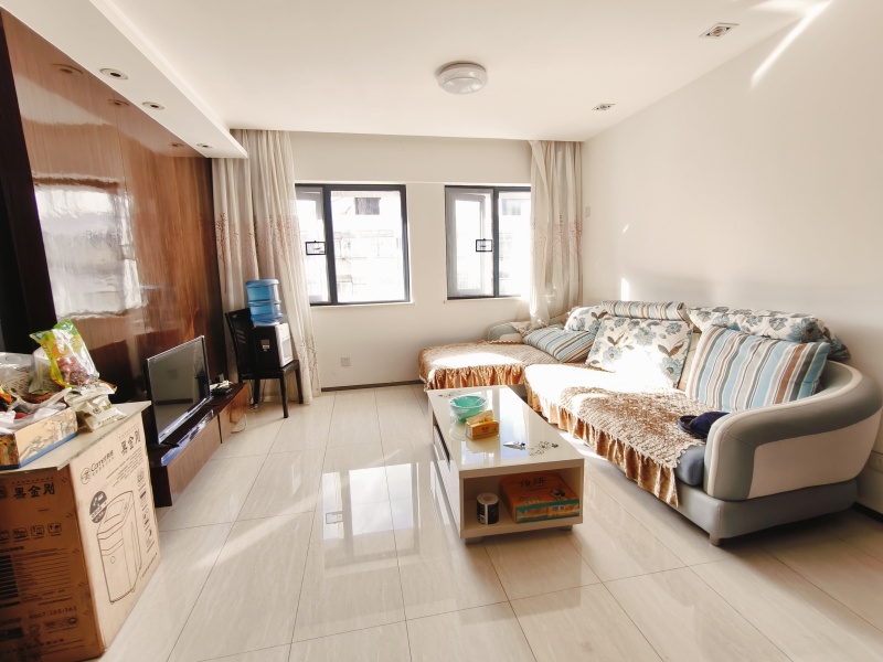 2室2廳1陽臺(tái) 錦尚華庭客廳