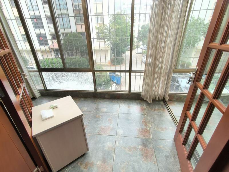 5室2廳3陽臺 金星小區(qū)陽臺