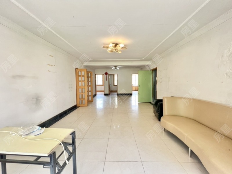 4室2廳2陽(yáng)臺(tái) 云山小區(qū)客廳