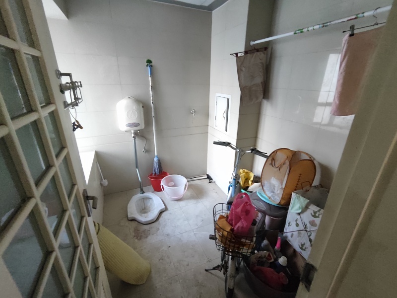 4室2廳2陽(yáng)臺(tái) 江東花城衛(wèi)生間