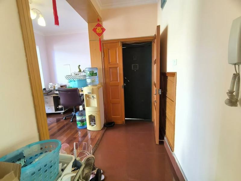 5室2廳3陽臺 金星小區(qū)門廳