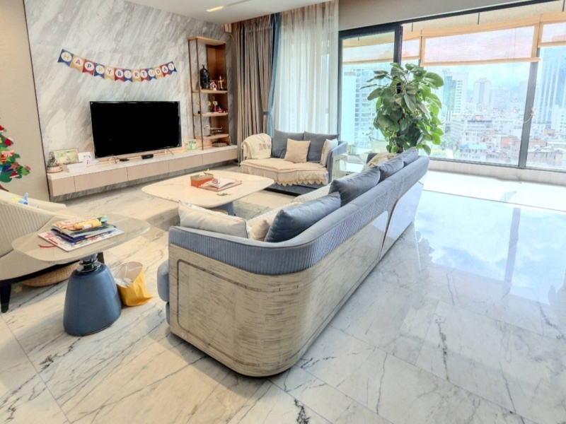 5室2廳2陽(yáng)臺(tái) 俊發(fā)逸天峰客廳