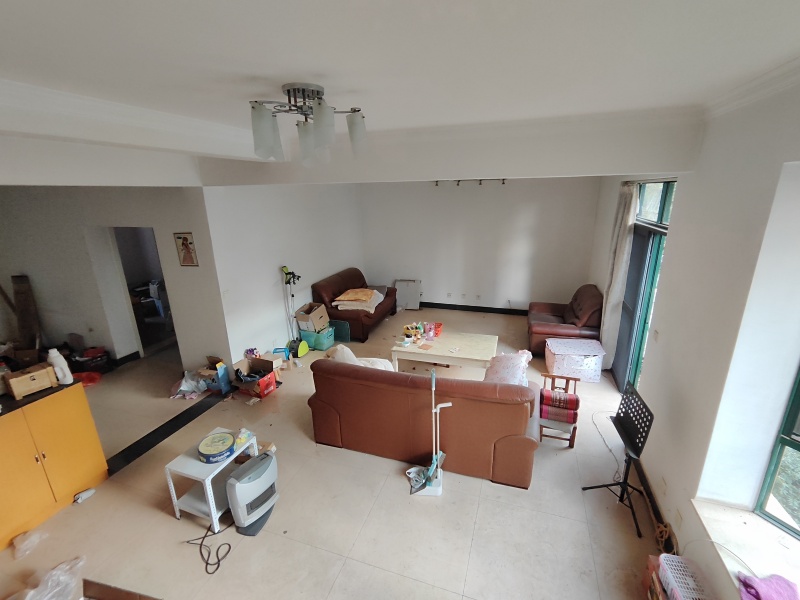 4室2廳2陽(yáng)臺(tái) 江東花城客廳