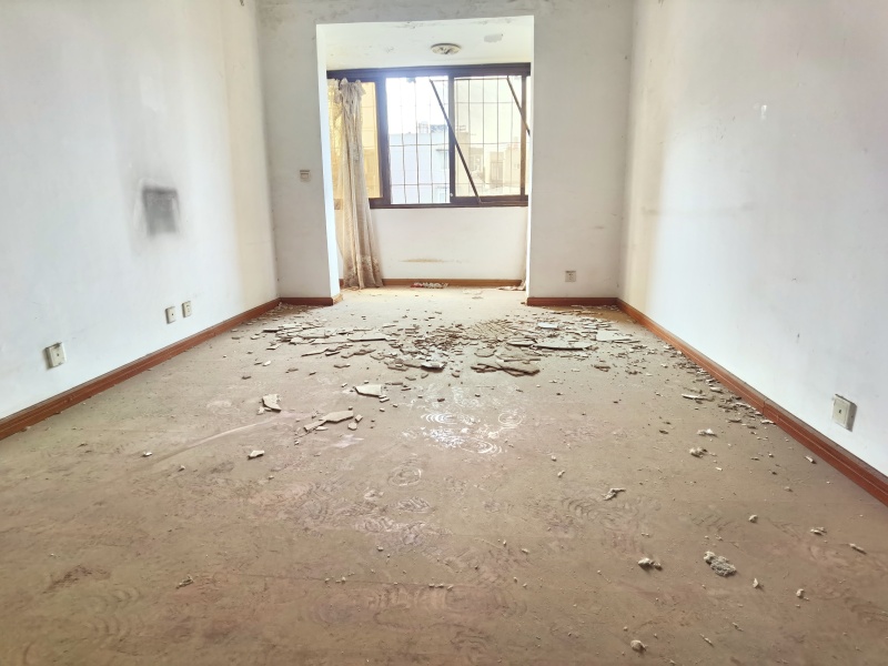 3室2廳1陽(yáng)臺(tái) 省委40號(hào)院客廳