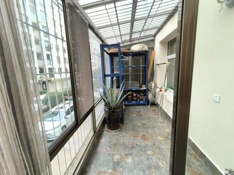 5室2廳3陽臺 金星小區(qū)陽臺