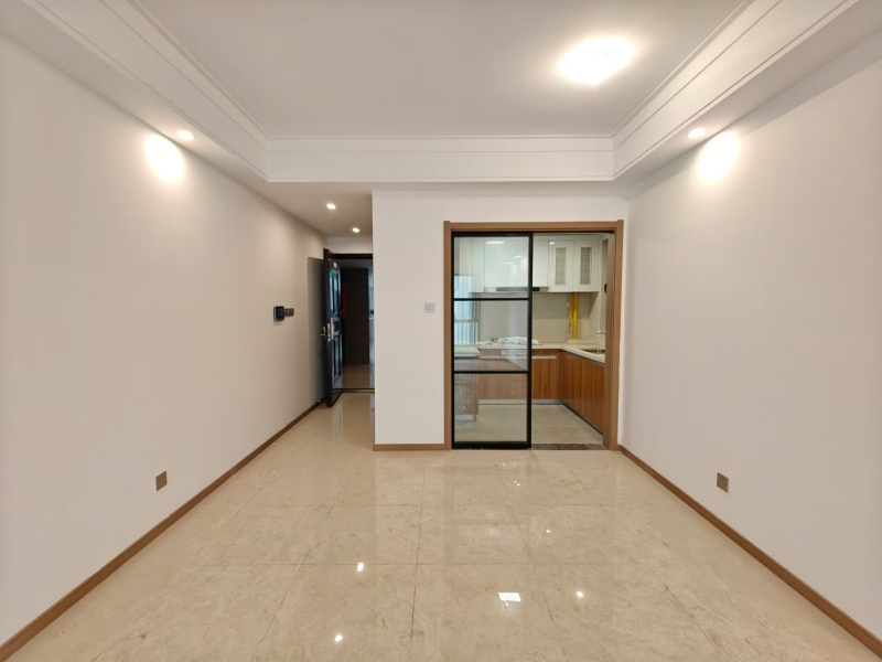 3室2廳2陽(yáng)臺(tái) 大華公園天下東湖苑餐廳