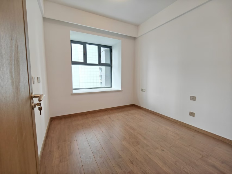 3室2廳2陽(yáng)臺(tái) 大華公園天下東湖苑臥室