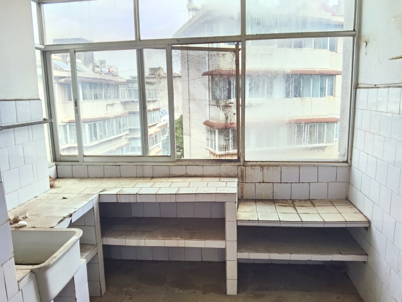 3室2廳1陽(yáng)臺(tái) 省委40號(hào)院廚房