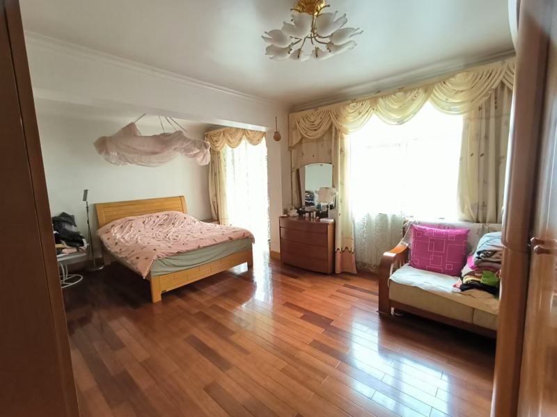 5室2廳3陽臺 金星小區(qū)臥室