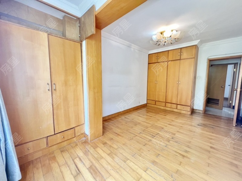 4室2廳2陽(yáng)臺(tái) 云山小區(qū)臥室