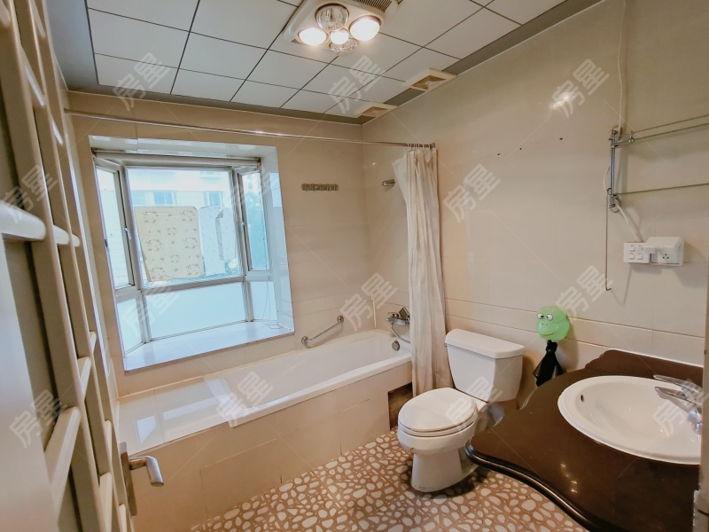 4室2廳2陽臺 江東花城衛(wèi)生間