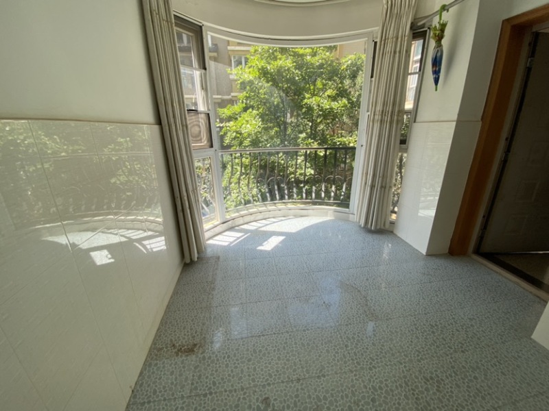 4室2廳2陽(yáng)臺(tái) 金色交響家園春鶯組團(tuán)陽(yáng)臺(tái)