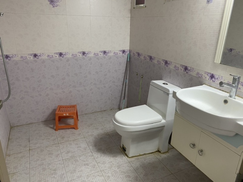 4室2廳2陽(yáng)臺(tái) 金色交響家園春鶯組團(tuán)衛(wèi)生間