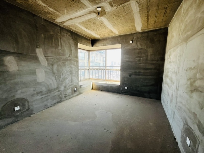 3室2廳1陽臺(tái) 中央麗城臥室