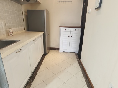 1室1廳1陽(yáng)臺(tái) 中央麗城