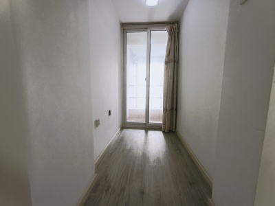 3室2廳2陽(yáng)臺(tái) 86街公寓U2