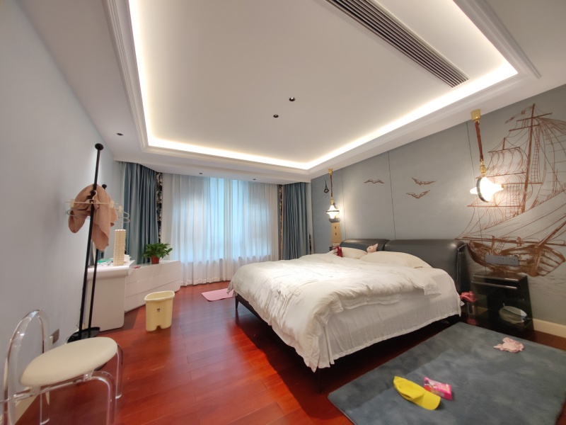 10室3廳3陽臺 春城首府別墅臥室