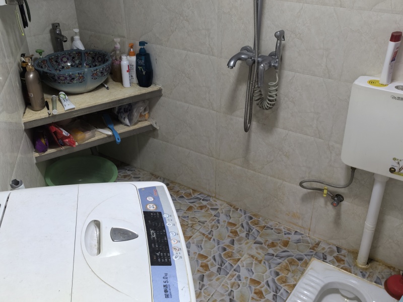 2室2廳1陽臺 麻線營小區(qū)衛(wèi)生間