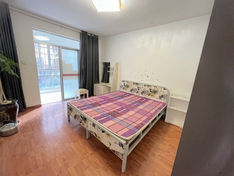 4室2廳2陽臺 時代年華錦華苑臥室