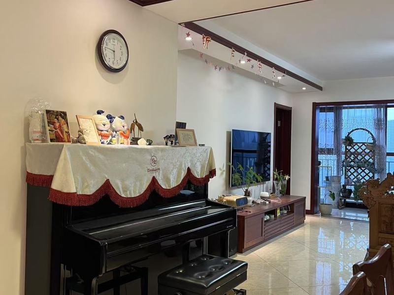 4室2廳4陽臺(tái) 匯都首譽(yù)客廳