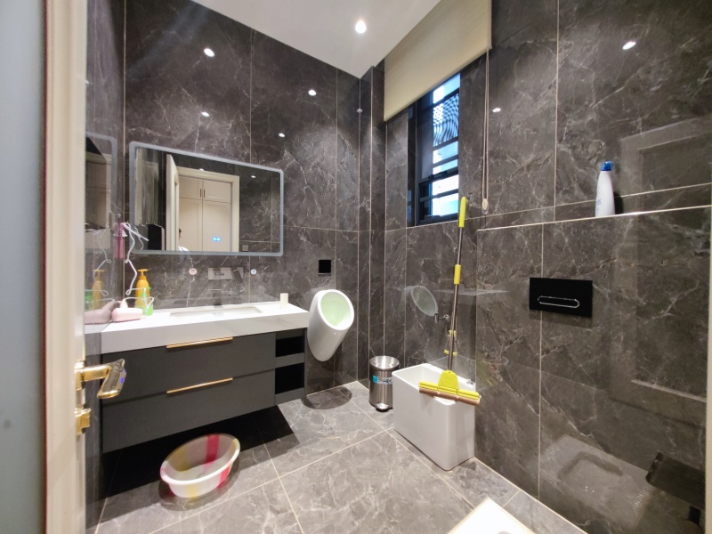 10室3廳3陽臺 春城首府別墅衛(wèi)生間