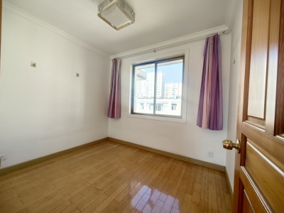 3室2廳2陽臺 月牙塘小區(qū)臥室