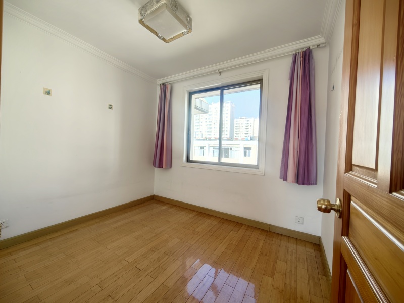 3室2廳2陽臺 月牙塘小區(qū)臥室