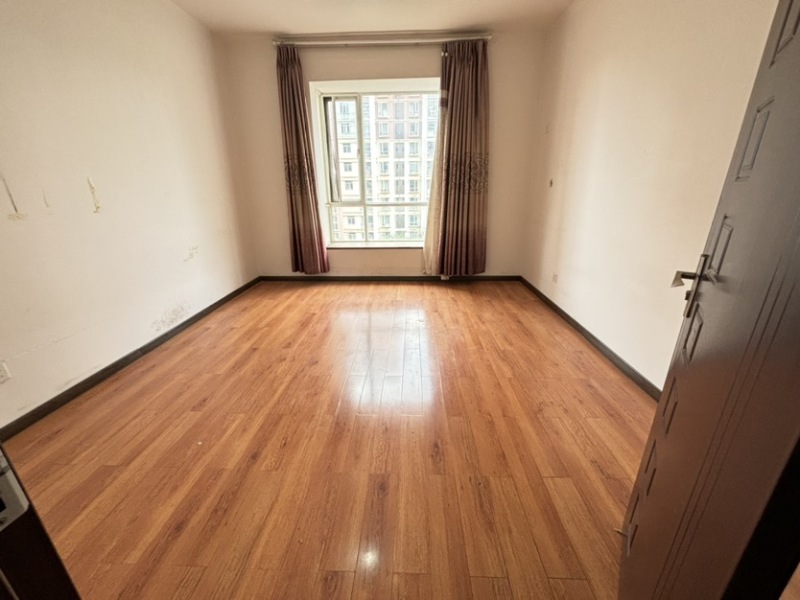 4室2廳2陽(yáng)臺(tái) 銀河星辰花園臥室