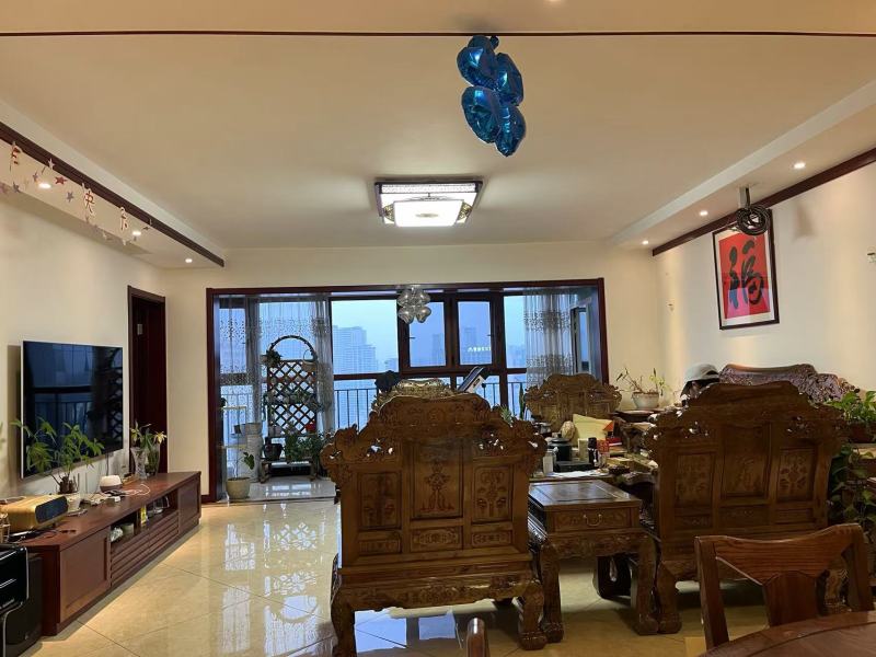 4室2廳4陽臺(tái) 匯都首譽(yù)客廳