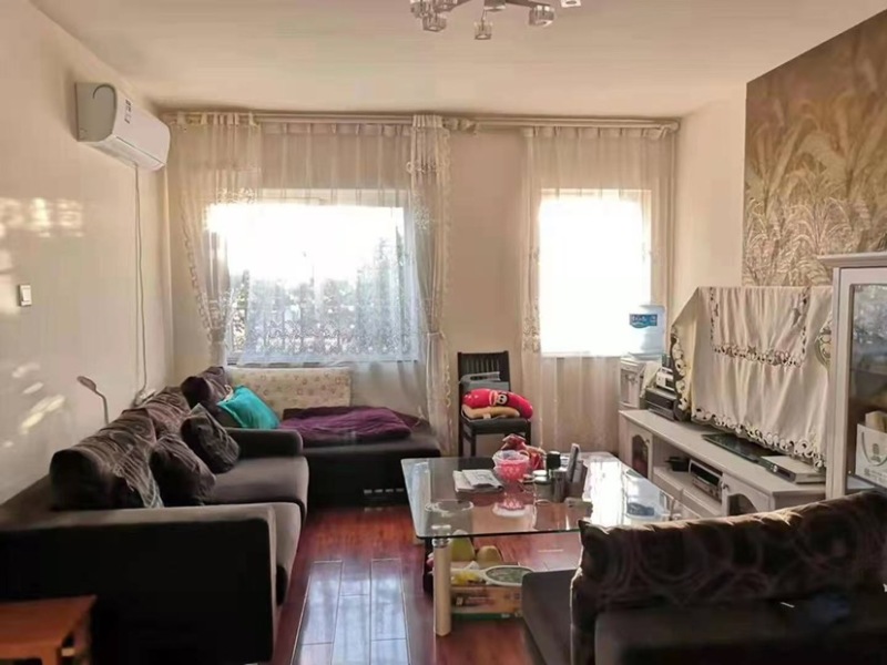 7室2廳2陽臺 曇小苑客廳